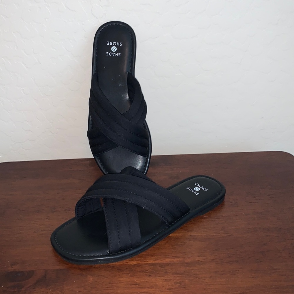 SHADE & SHORE BRAND NEW WITH STICKERS SIZE 5 JET BLACK SANDALS